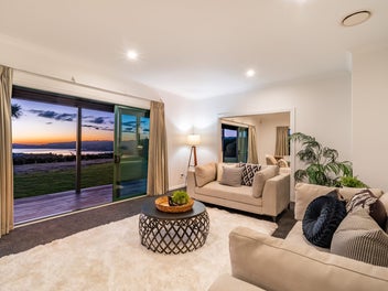 SINGLE LEVEL SENSATION- SPACE, STYLE & INLET VIEWS