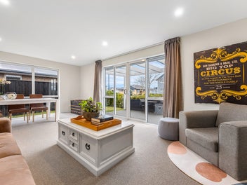 Stunning starter, investment or lock up and leave!