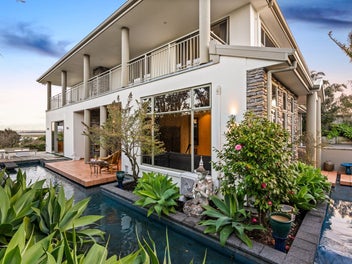 Owner downsizing - secure these views now!