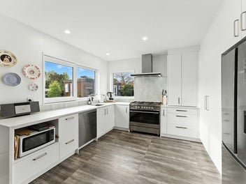 Stylish Sanctuary on Sugden - In Cashmere Zone!