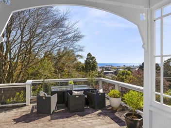 SENSATIONAL ASPECT, DRESS CIRCLE LOCATION