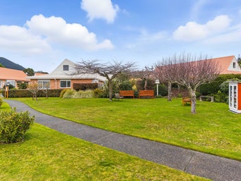 Beautifully Presented - Prime Location