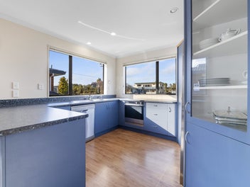 SPACIOUS TOWNHOUSE IN PRIME LOCATION