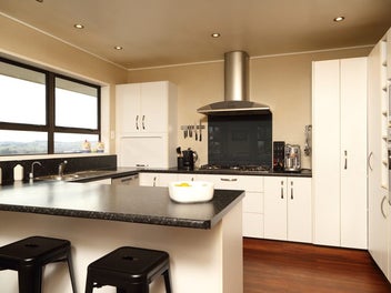 Sylish Sunny Quality Home