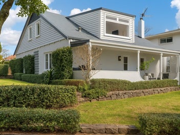 Move In Before Xmas – Your Matua Oasis Awaits!