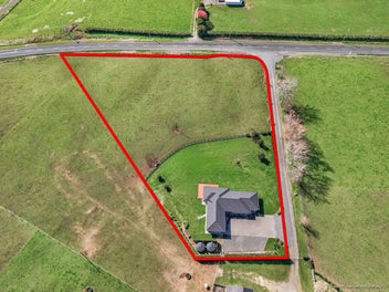 Matamata Lifestyle - Modern Brick Home