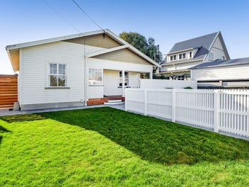 Hallmark bungalow, perfect location