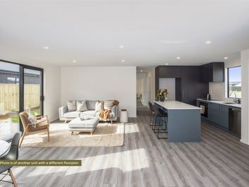 Light & Spacious Living In Lincoln