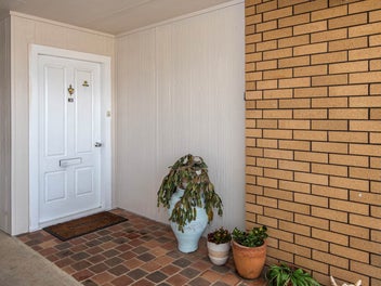 Sunny and Spacious Home Unit in Sought After Maunu