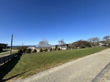 Sea Views in Hampden