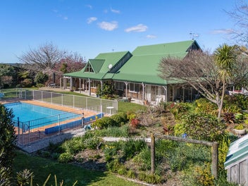 Grand Style, Poolside Tranquillity