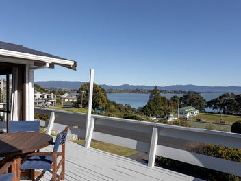 Timeless Lockwood with Stunning Views