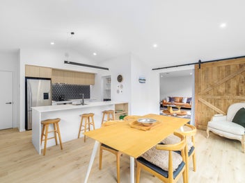 COMFORT & CONVIENCE IN A SOUGHT-AFTER AREA