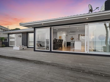 Absolute Beachfront Paradise!