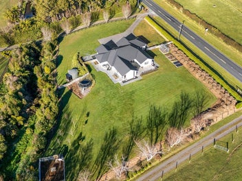 Exquisite In Egmont Village