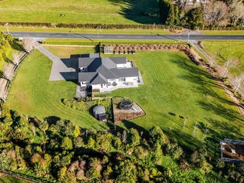 Exquisite In Egmont Village