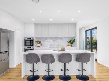 Modern Executive Living - Prime Location