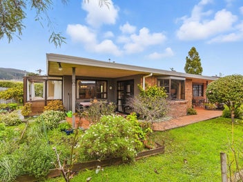 Spacious Brick Townhouse in Central Location
