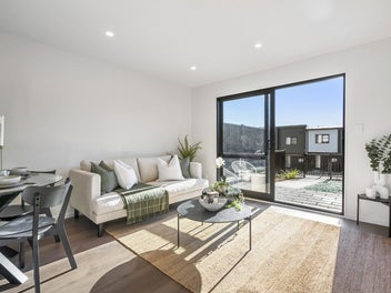 Coastal family living at Limeburners Bay