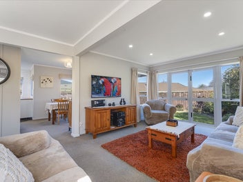 Central Stoke, Easy Care, Great Location!