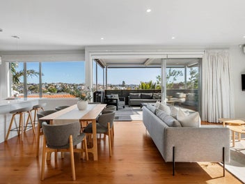 Pristine Living on Iconic Peninsula