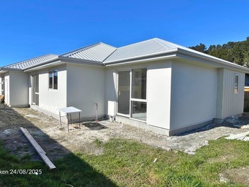 Brand-New Beauty in Quarry Paddocks