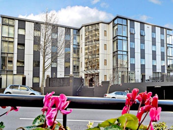 A Great Downtown Living with a Car Park!