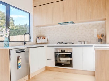 Freehold Brand New Standalone, All offers Pres...