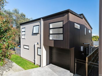 Standalone Elegance with Space for All