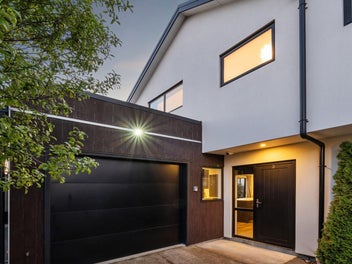 Effortless City-Fringe Living