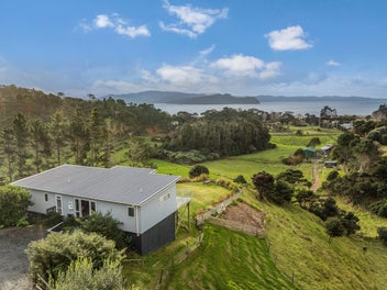 Coastal Retreat with Panoramic Seaviews