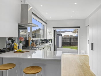 Stylish, Sun-Soaked Living in Petone