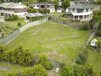 Customisable House & Land with stunning lake views