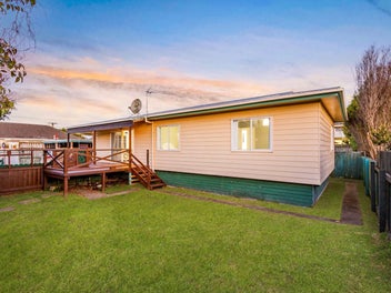 Sunny, Secure, Superb Location – Welcome Home!