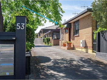 Location Perfect to Coastlands & Transport Hub