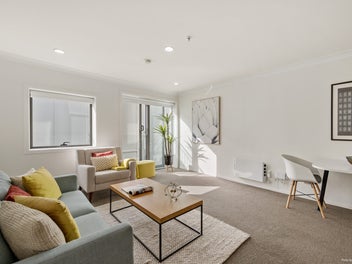 A Great Downtown Living with a Car Park!