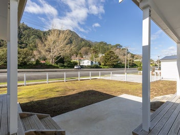Charming 2BR Home with Sleep out, Mountain Views -