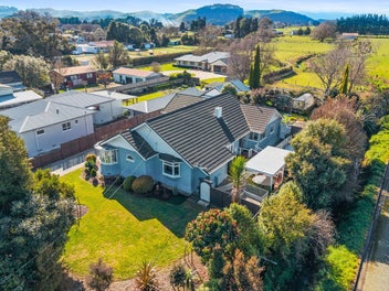 An Immaculate 1930s Gem!!