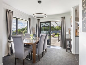 Vendors say sell, calling all offers