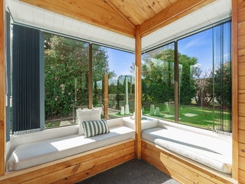 Quintessential Kiwi Dream - Cottage on ¼ acre