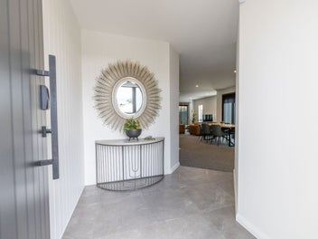 Near new Hokowhitu four bedroom home