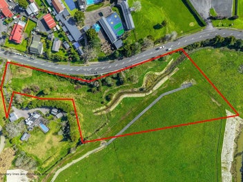 Lifestyle Opportunity in Central Clevedon Village