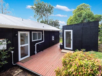 Sunny, Stylish & Superbly Located