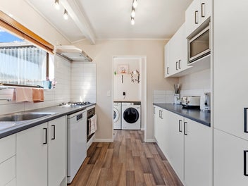 Jet Set Steal With Coastal Appeal!