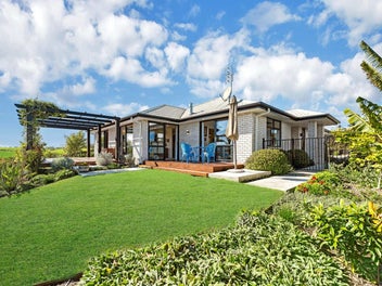 Privacy with water views on 947sqm