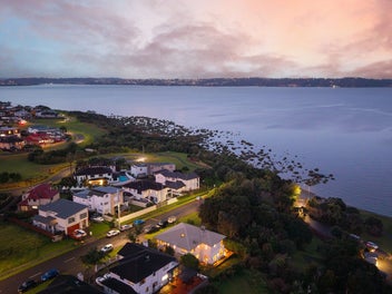 Owner downsizing - secure these views now!
