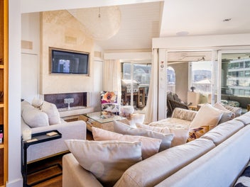 Luxury Penthouse & Air BNB | Harbour &...