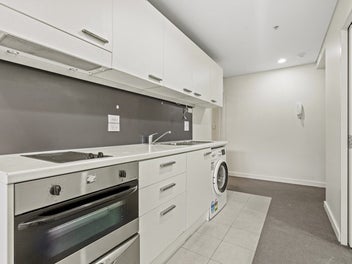 2-Bed CBD | Walk to Uni | Starbucks Below