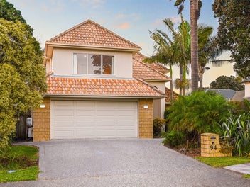 Elegant Family Living in Longford Park!