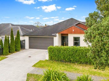 Modern Family Home in Karaka Harbourside